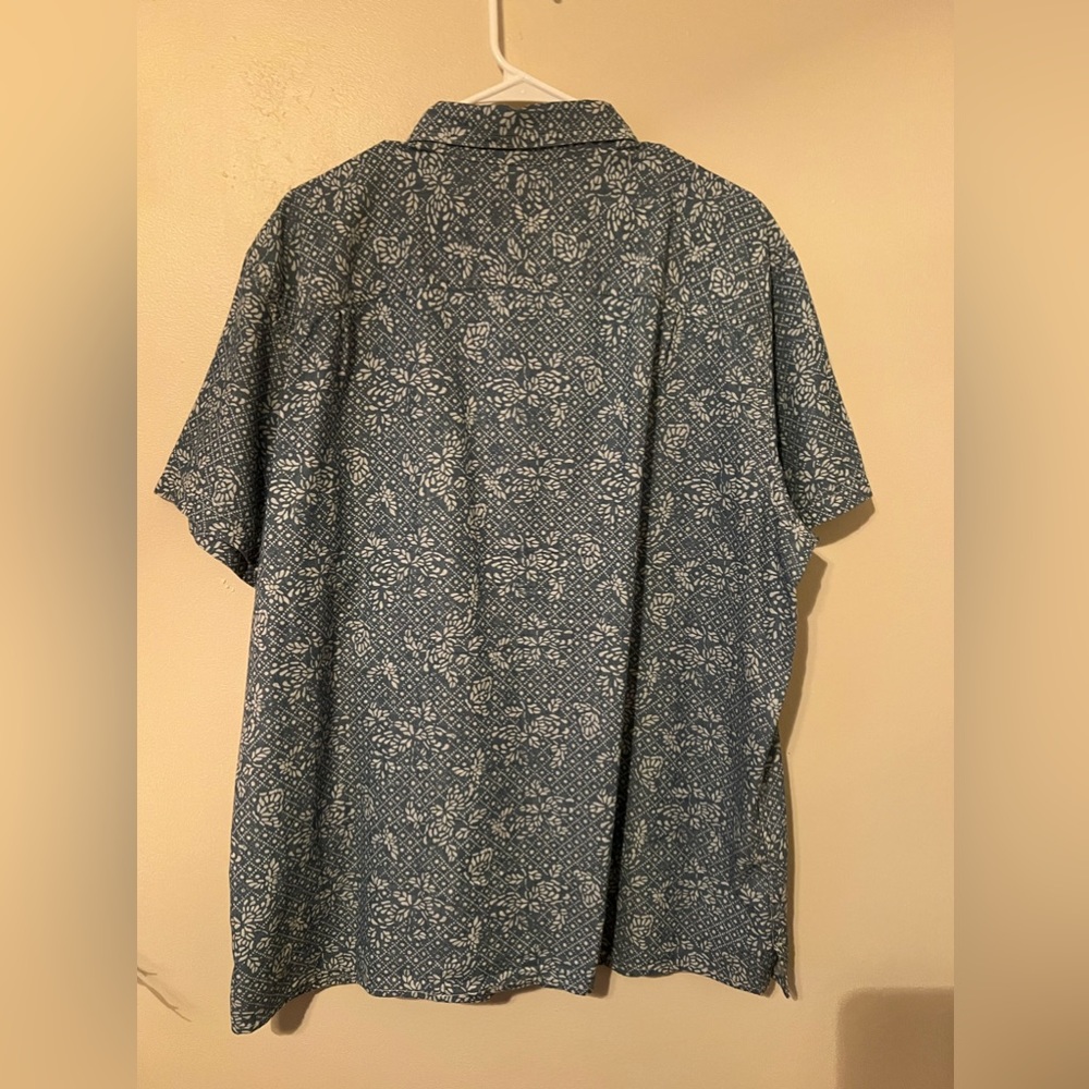 NEW WITHOUT TAG | American Eagle Men’s Floral Short Sleeve Button Down - Picture 3 of 4